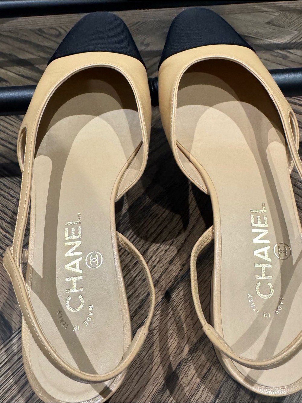 CHANEL Beige and Black Slingback Flats - Picture 3 of 9